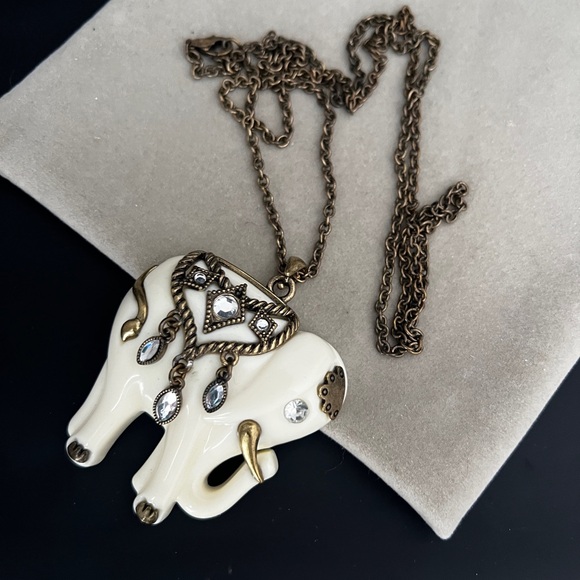 Elephant Pendant Necklace AVON - Picture 4 of 9